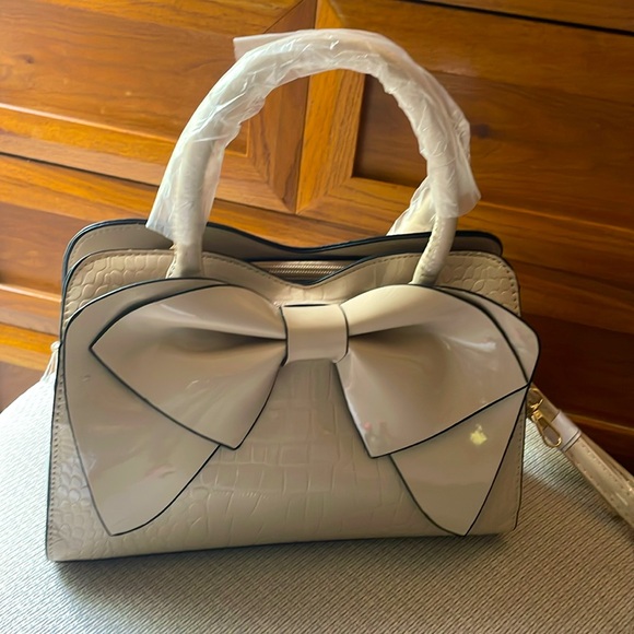 Front Bow Handbag - Picture 1 of 6